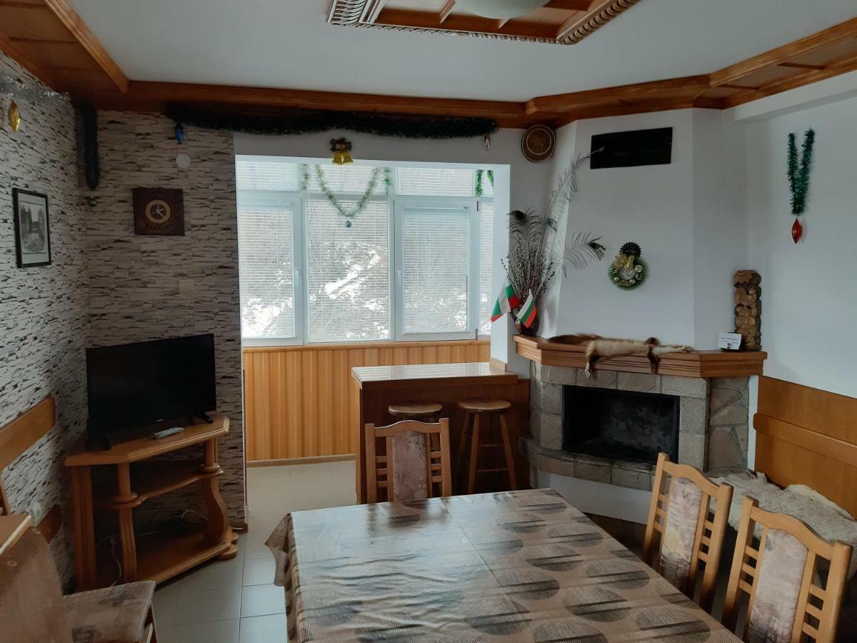 Къща Поколения Tryavna Ngoại thất bức ảnh
